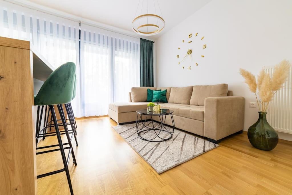 Apartman Lux Self Check-In Virovitica Extérieur photo
