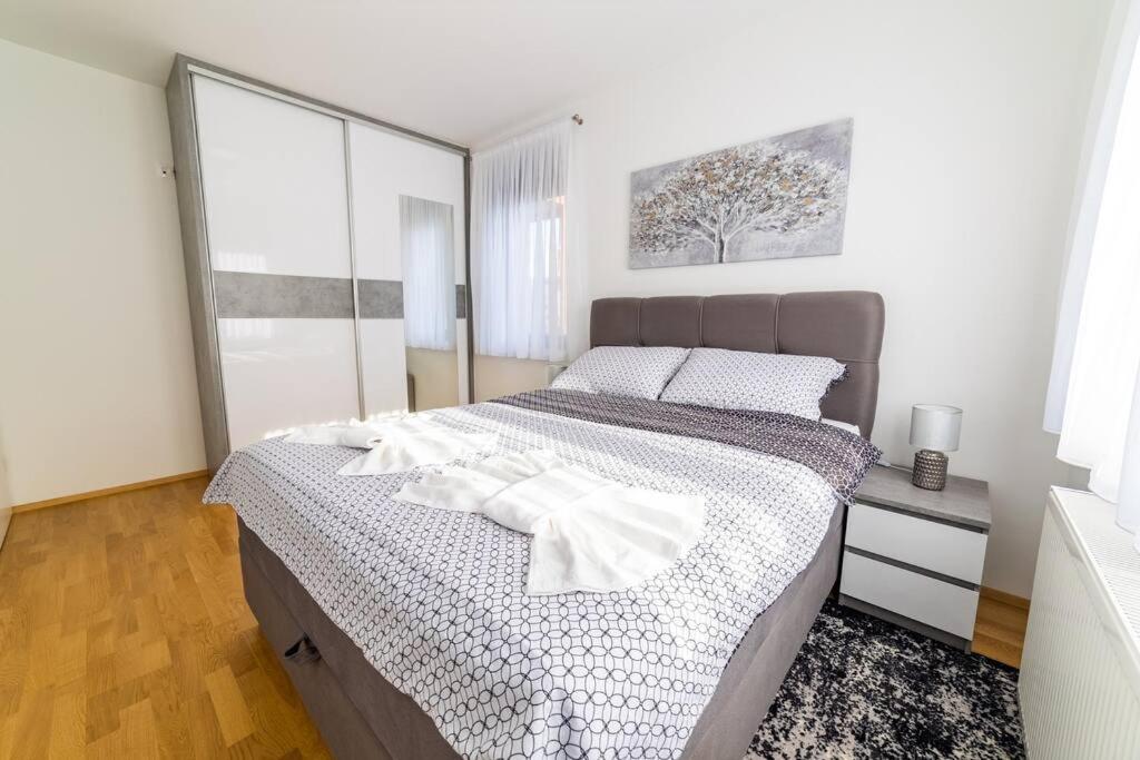 Apartman Lux Self Check-In Virovitica Extérieur photo