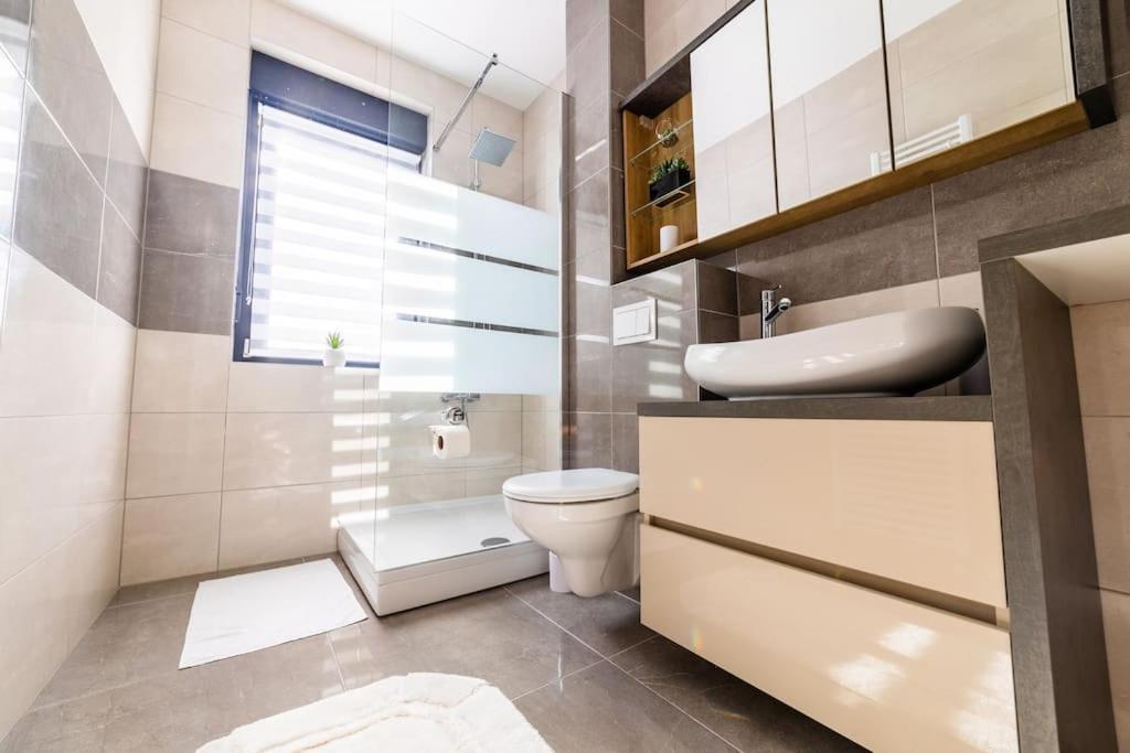 Apartman Lux Self Check-In Virovitica Extérieur photo